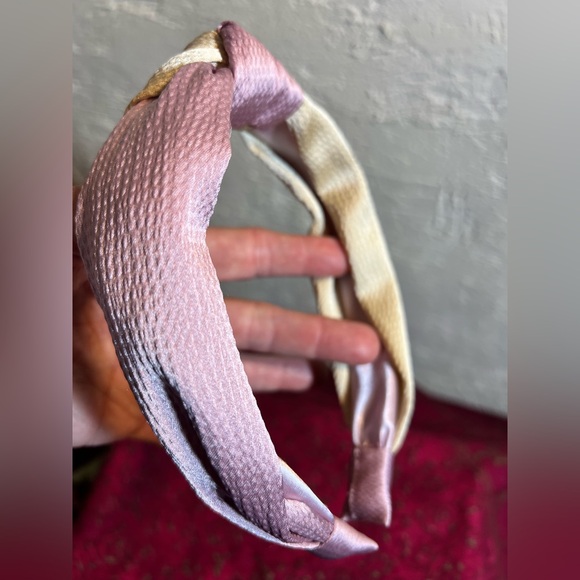 Headband NEW lavender and gold, beautiful knot with patterned silk-like fabric - Picture 6 of 7